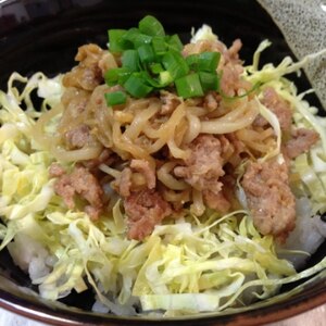 もやしでヘルシー！豚のひき肉こってり丼